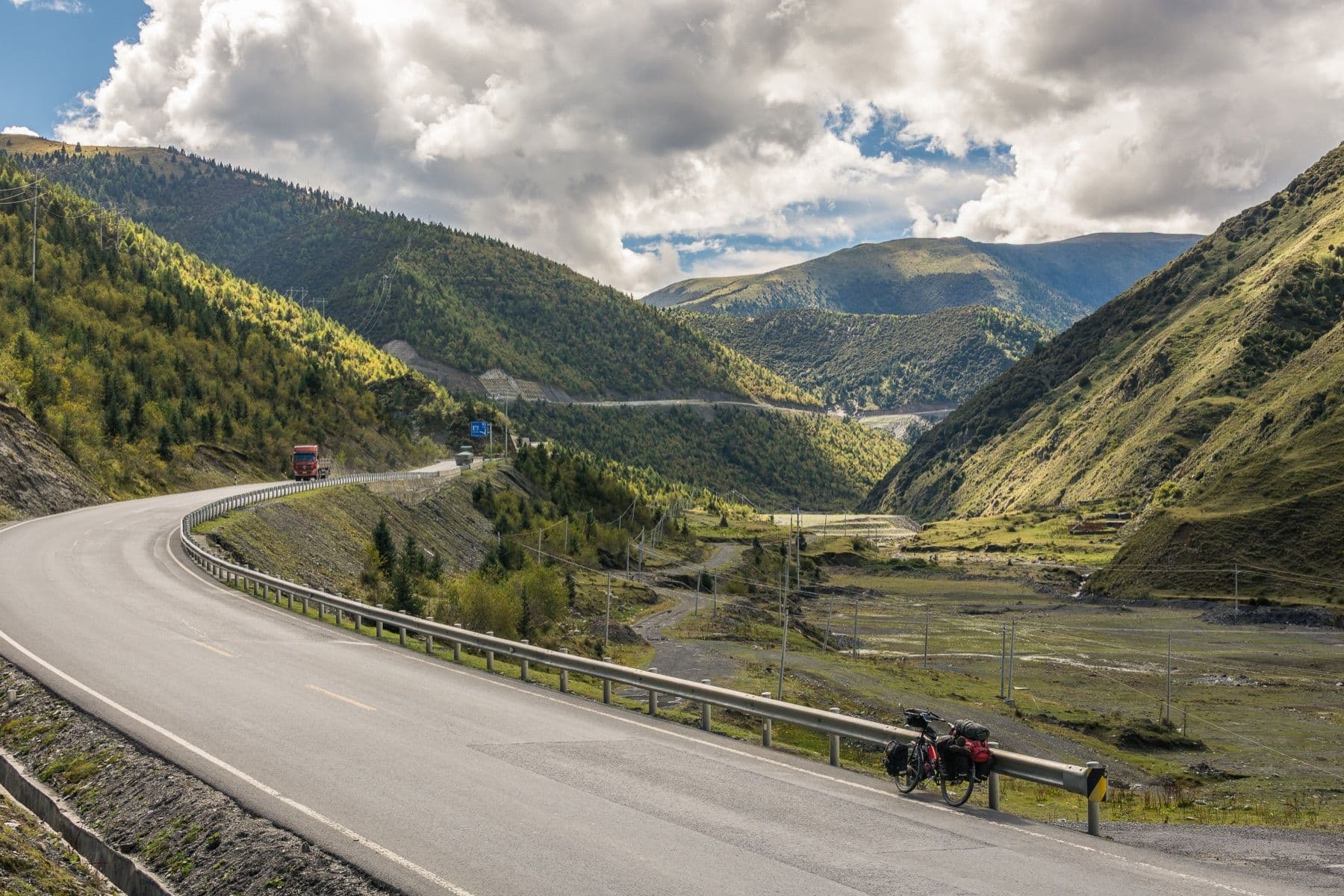 A road winding through the high mountains of western Sichuan